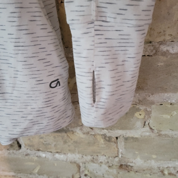 Gap fit exercise top - Picture 4 of 5